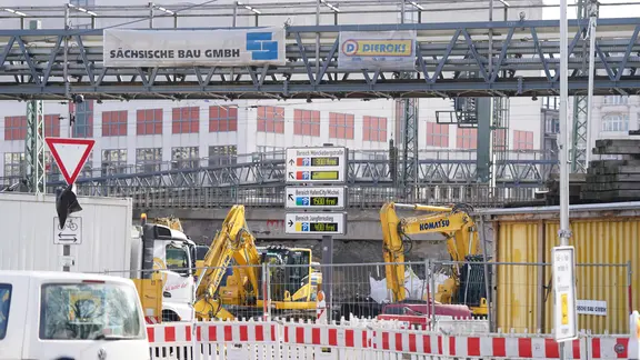 Blick auf die Baustelle am Ferdinandstor auf der Bahnstrecke zwischen Hamburger Hauptbahnhof und Dammtor.