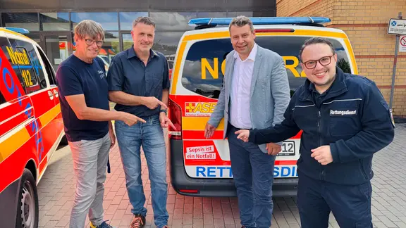 PD Dr. Matthias Gründling (Universitätsmedizin Greifswald), Andreas Schössow (Leiter Rettungsdienst ASB Vorpommern Greifswald), Landrat Michael Sack, Prof. Dr. Timm Laslo (Leiter Eigenbetrieb Rettungsdienst LK V-G)