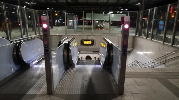 Une entrée vide d’une station de métro de Hambourg.