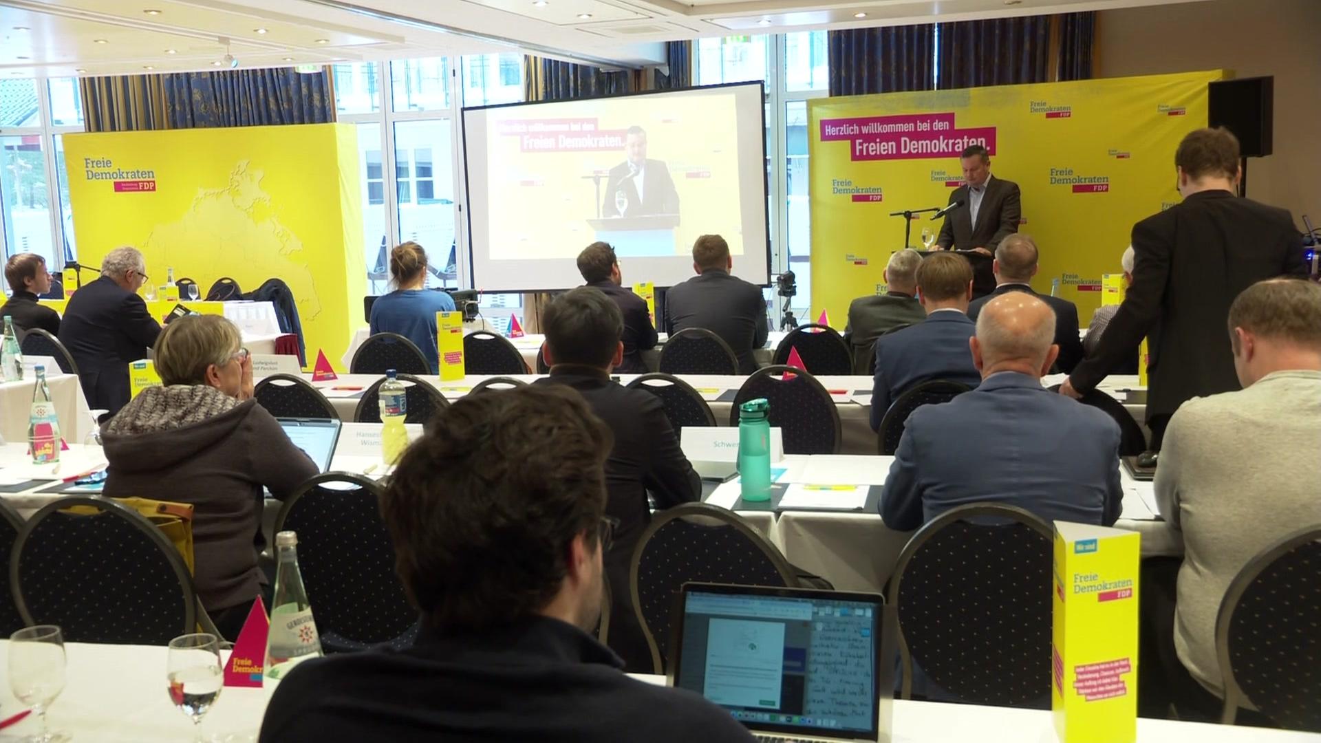 Parteitag in Binz: FDP will Neustart nach monatelangem Streit