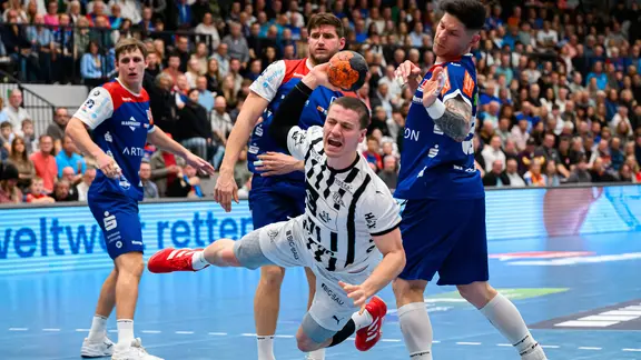 Elias Ellefesen bei Skipagötu (THW Kiel)