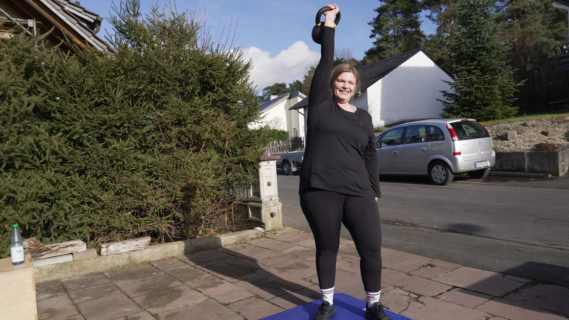 Die 37-Jährige Sina Mackensen aus Göttingen beim Sport. | NDR, Marco Schulze