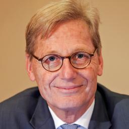 Karl Gernandt von der Kühne-Holding-AG auf einer Sonder-Landespressekonferenz zur Planung und Realisierung einer neuen Oper in Hamburg.