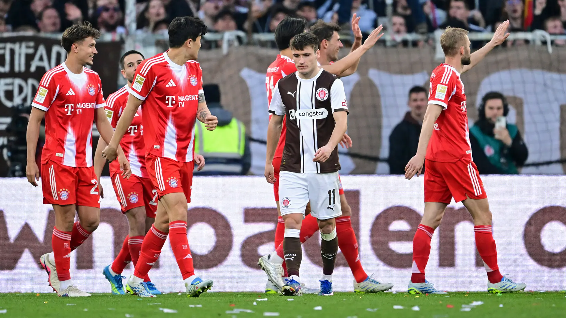 FC St. Pauli verliert deutlich - Bayern feiert Torrekord
