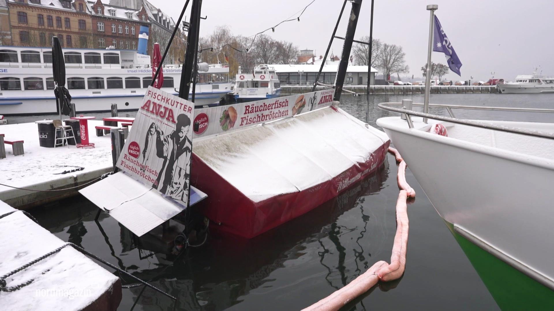 Fischverkaufskutter in Stralsund gesunken