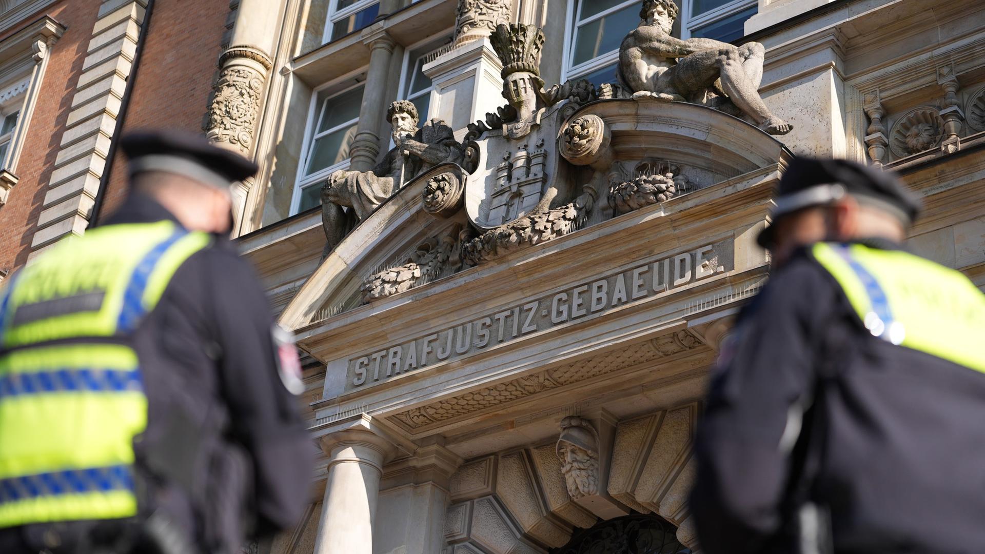 Terrorprozess gegen junge Neonazis in Hamburg gestartet
