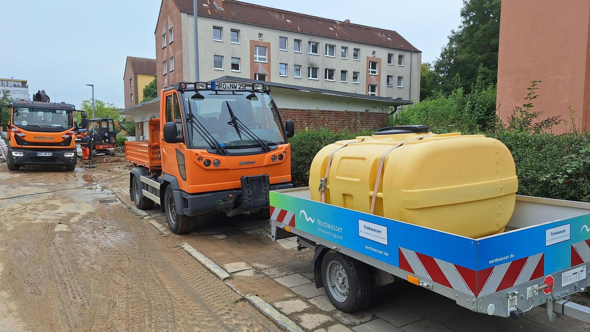 Rohrbruch in Rostock: Hunderte Bewohner mit Wasserwagen versorgt