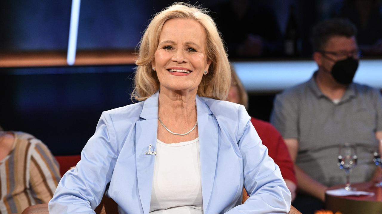 Die Schauspielerin Claudia Rieschel ist zu Gast in der NDR Talk Show am 15. Juli 2022.