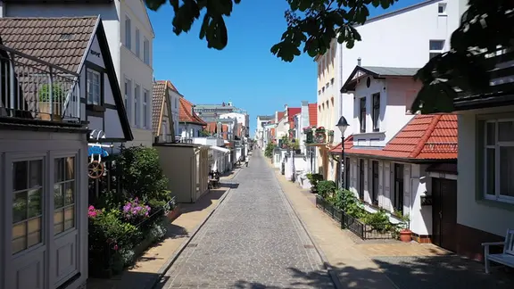 Die Achterreeg - die Hinterreihe - in Warnemünde besticht durch ihre alten Fischer- und Kapitänshäuser.