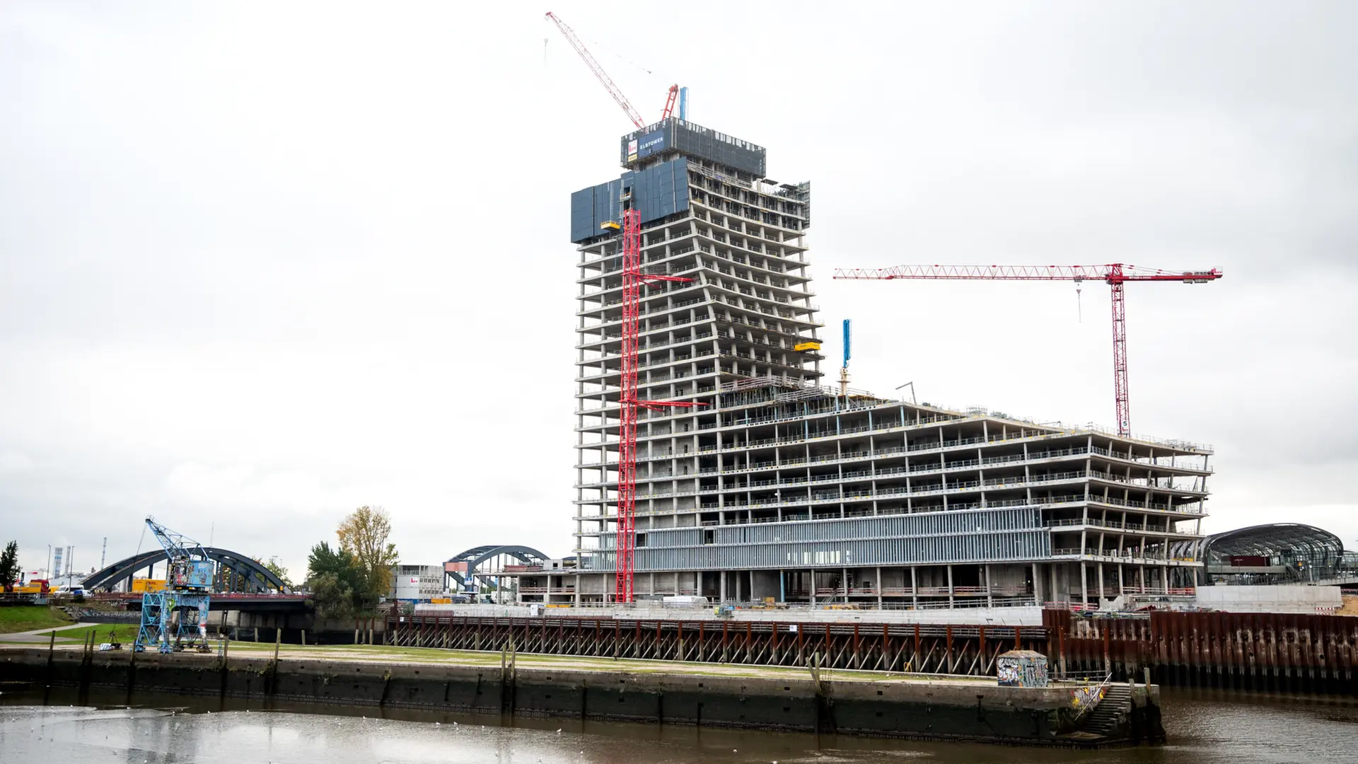 Signal Iduna glaubt fest an Weiterbau des Elbtowers