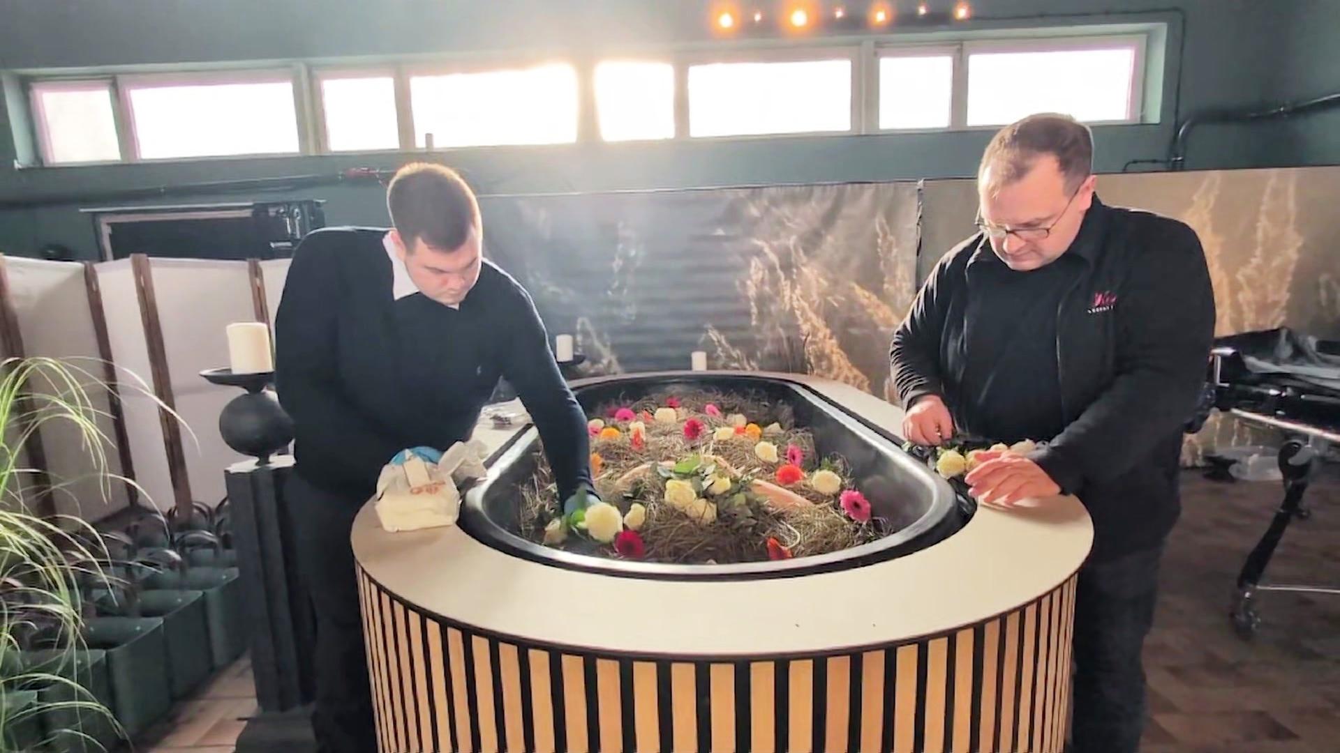 Reerdigung: Monika wird Muttererde