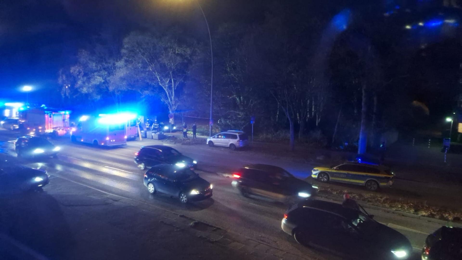 Schwere Unfälle in Hamburg: Verfolgungsjagd und brennender Transporter Schwere Unfälle in Hamburg: Verfolgungsjagd und brennender Transporter