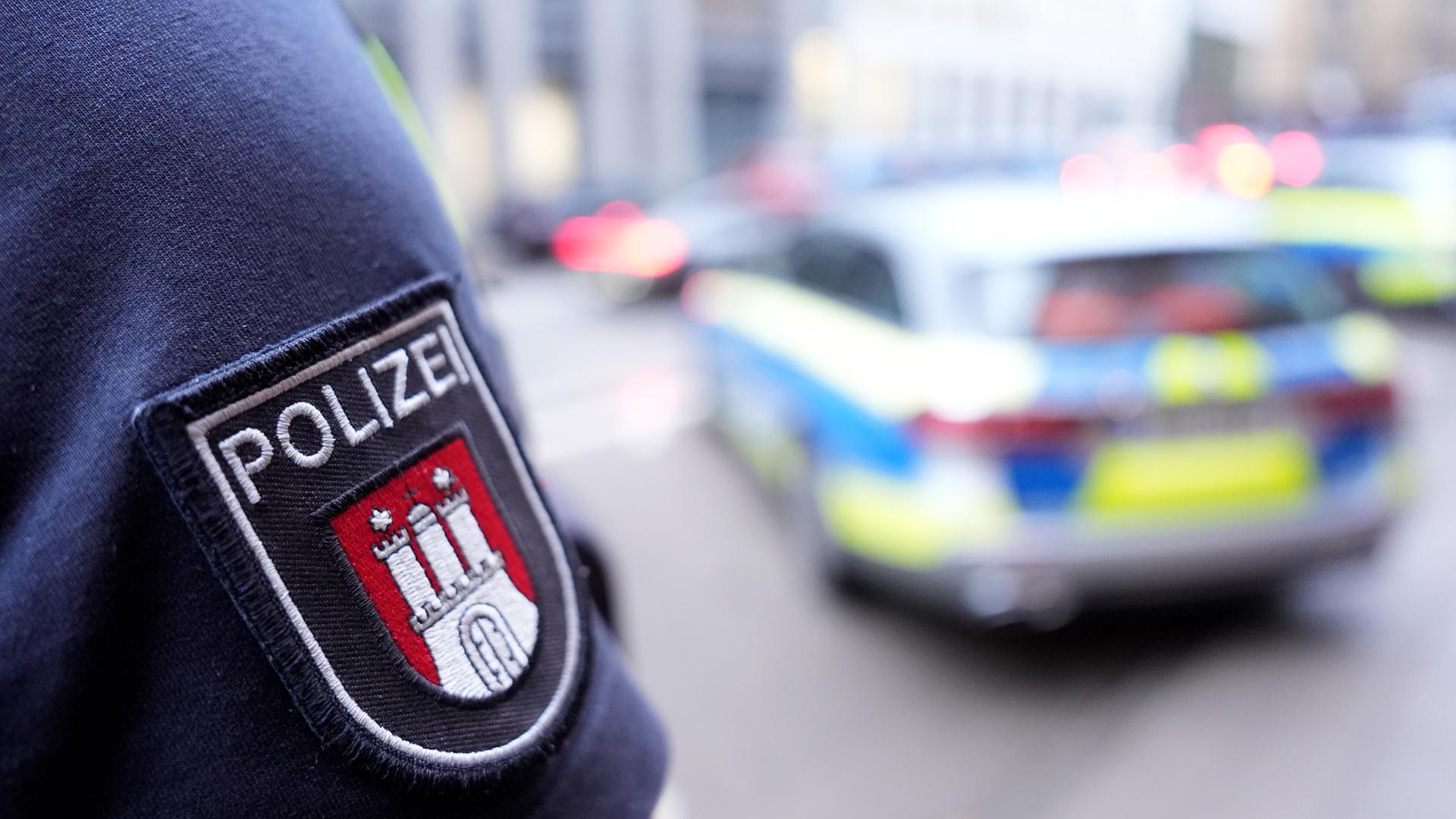 Polizeihund beißt sich fest: Prozess gegen Beamtin startet in Hamburg