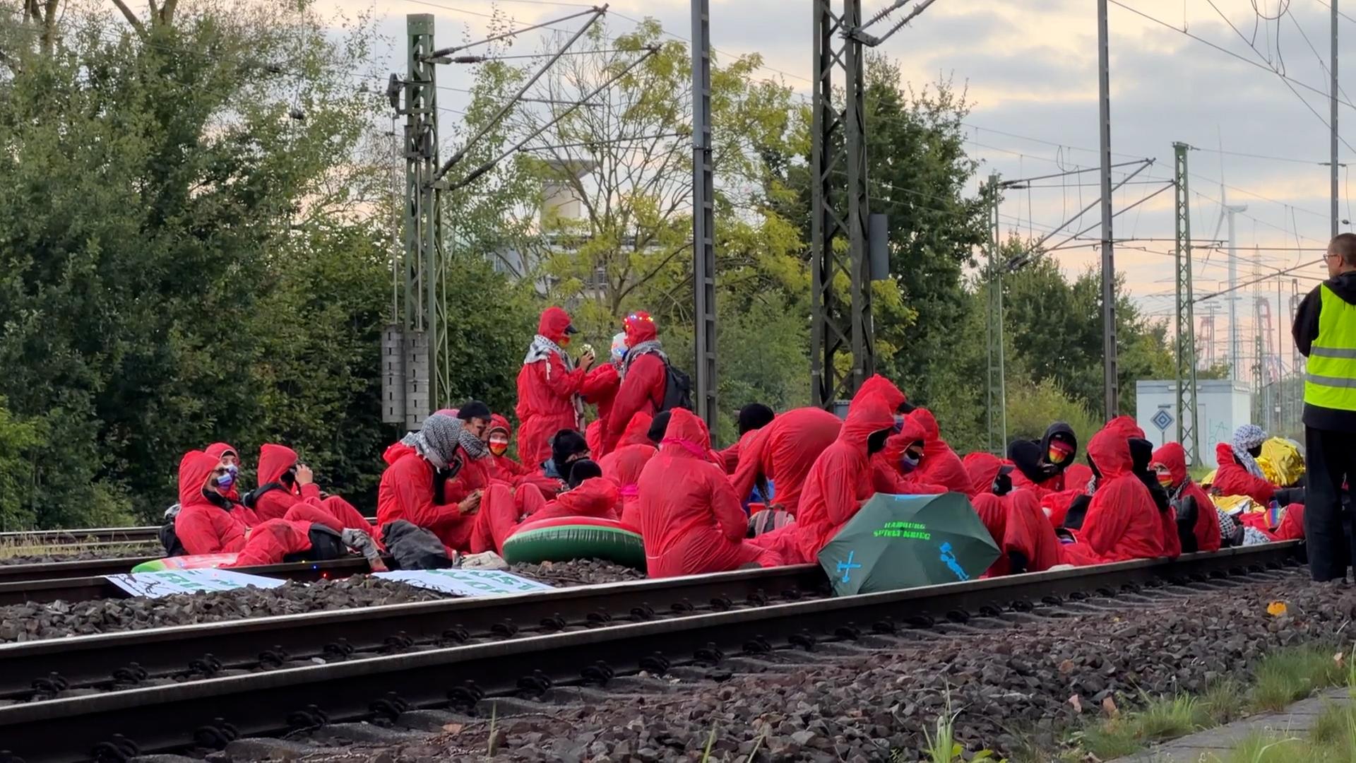 Liveblog: Militär-Übung und Proteste – was bei „Red Storm Charlie“ passiert