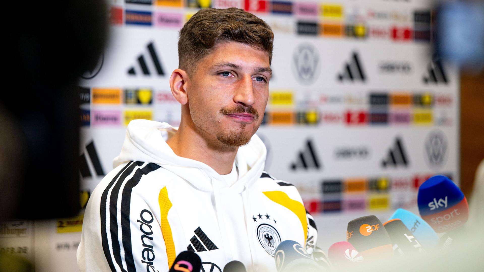 Nationalspieler Vitaly Janelt | IMAGO / Nordphoto
