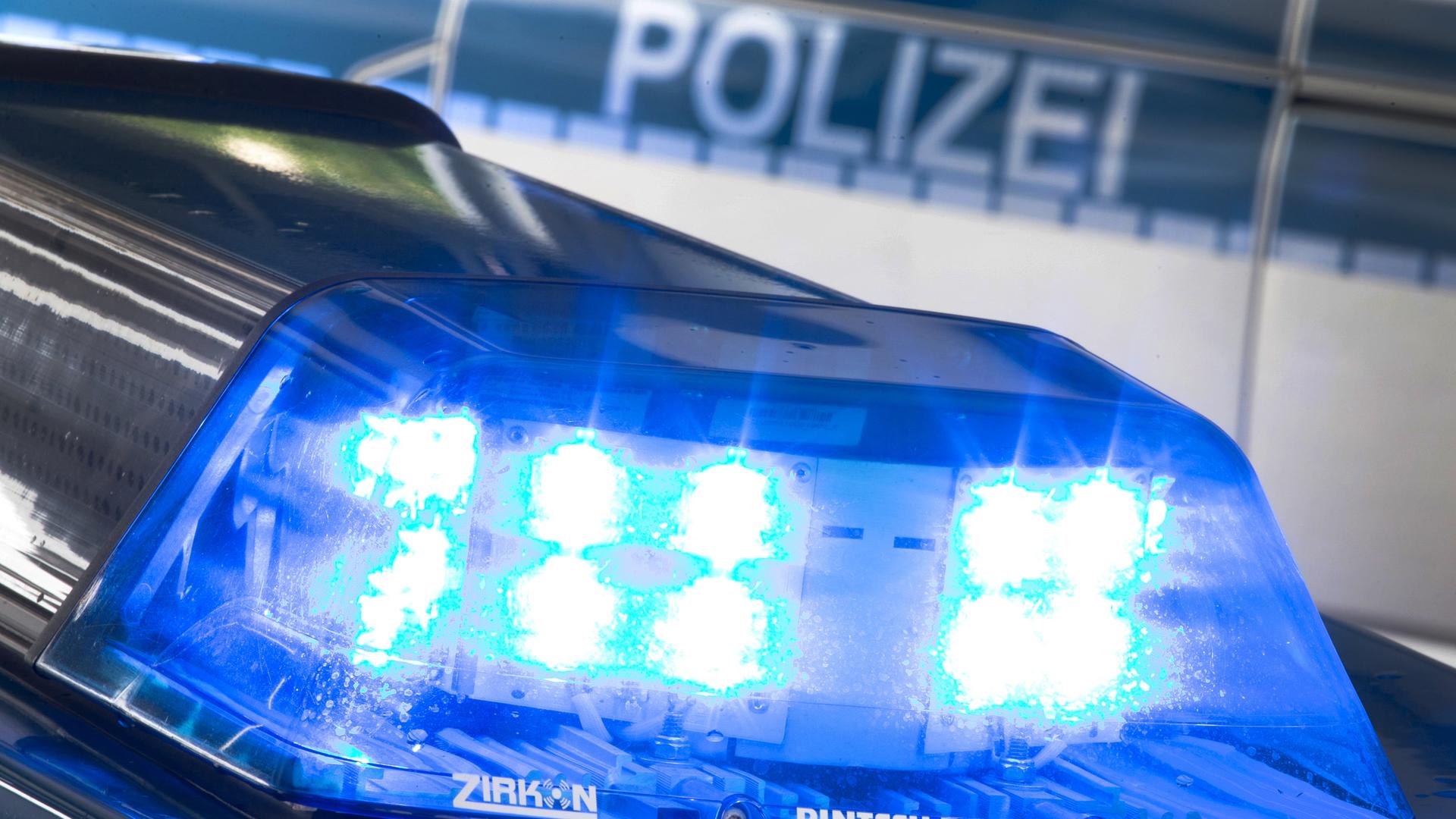Zwei Polizisten bei Einsatz in Rostock verletzt