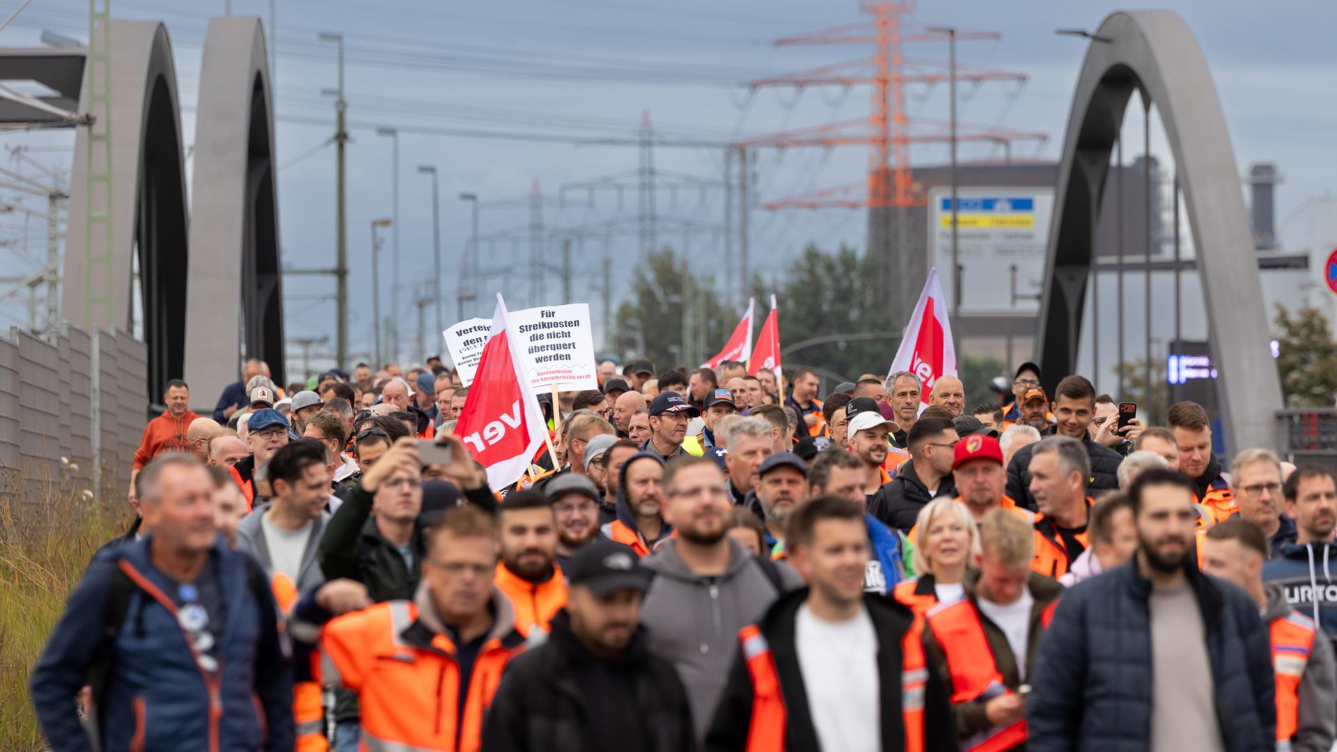 Warnstreik in Seehäfen legt Terminals lahm
