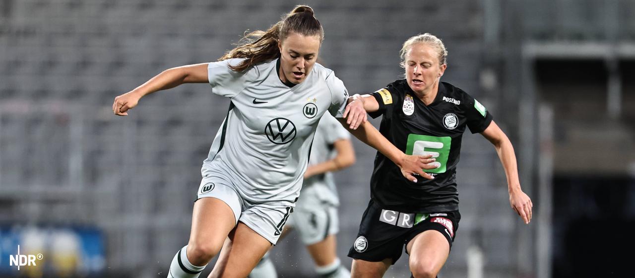 Mara Alber (l.) vom VfL Wolfsburg im Duell mit Sara Pavlovic von Sturm Graz 