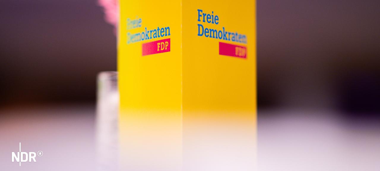 Schriftzüge der FDP Landtagsfraktion | picture alliance, Noah Wedel Schriftzüge der FDP Landtagsfraktion
