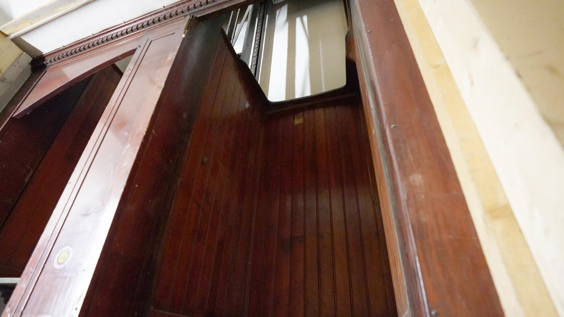 Ältester Paternoster der Welt in Hamburg verschwunden