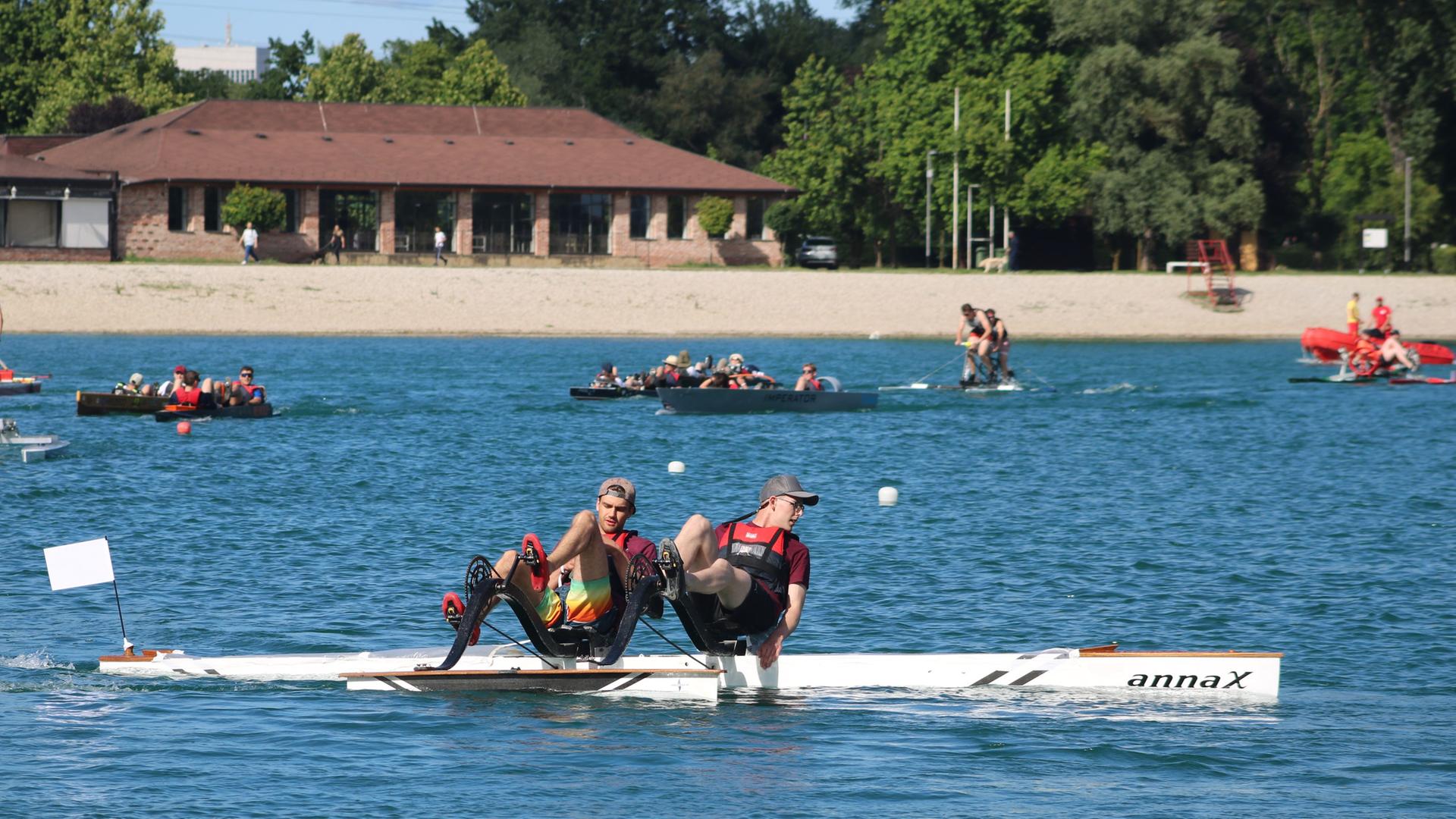 Verrückte Wasserfahrzeuge kommen zu Regatta nach Rostock