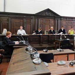 Blick in einen Gerichtssaal des Hamburger Landgerichts. Der 29-jährige Angeklagte ist nicht zu sehen. Er soll im Zustand der Schuldunfähigkeit seine Mutter getötet haben.