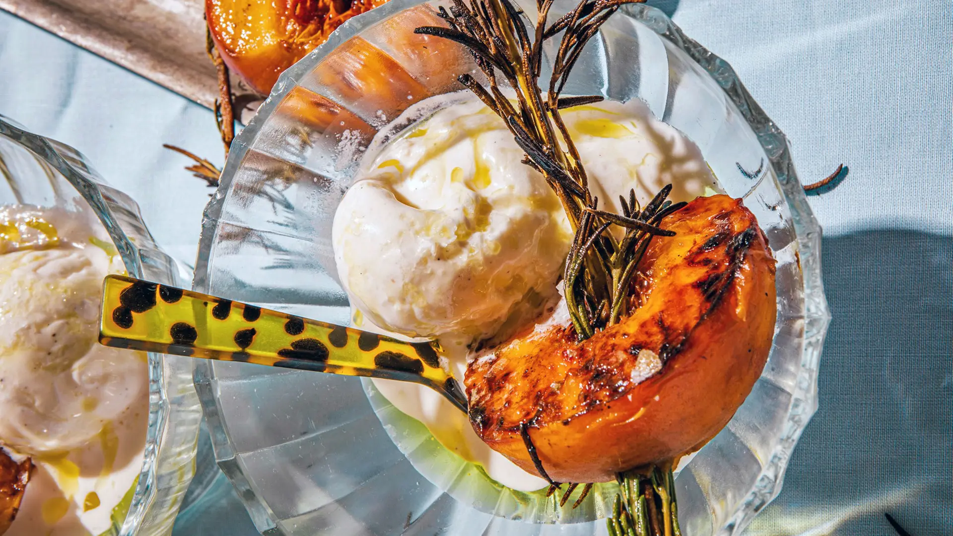 Gegrillter Pfirsich mit Rosmarin und Olivenöl | ndr.de