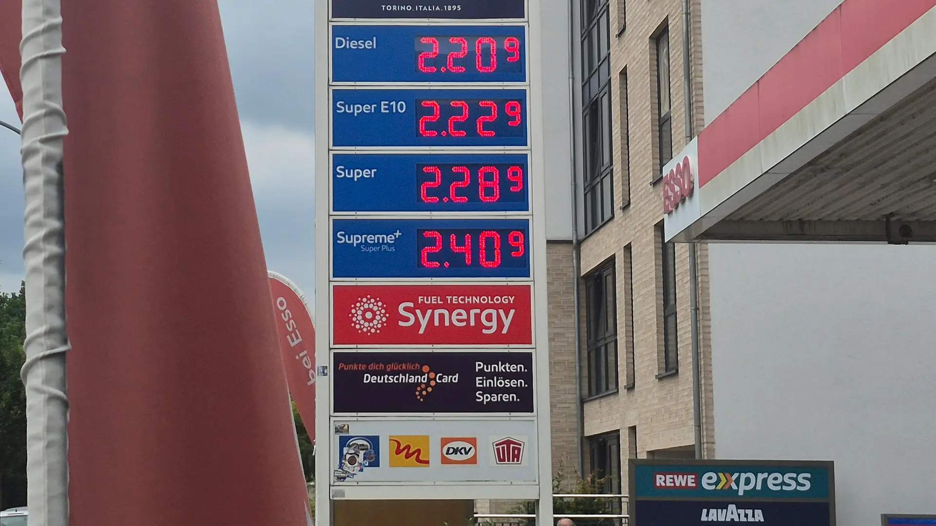 Warum der Tankrabatt so unterschiedlich bewertet wird