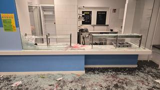 Vor allem die Mensa der Grundschule An der Uhlandstraße wurde massiv beschädigt.