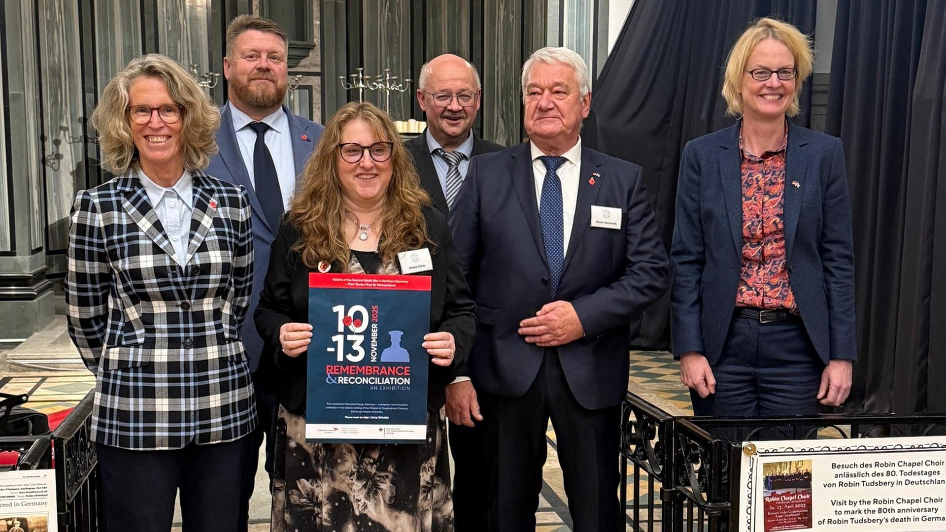 Von links nach rechts sind auf dem Bild zu sehen: Susanne Baumann,  Botschafterin, Frank Bartels,  Debbie Bülau, Frank Hoferichter, Reiner Klintworth und Christiane Hullmann, Deutsche Konsulin in Edinburgh. | Klaus Schröder