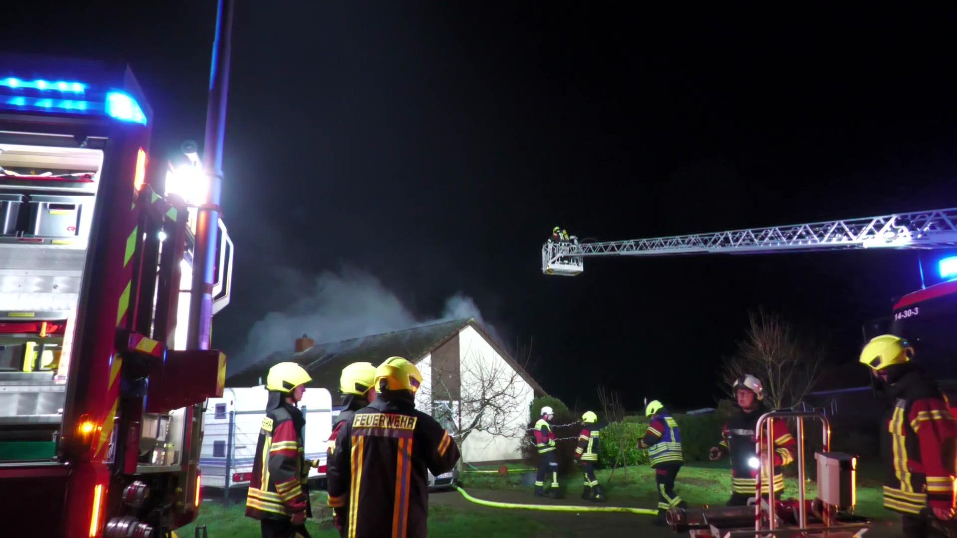 Feuerwehreinsatz: Ein Haus in Leer brennt. | TeleNewsNetwork