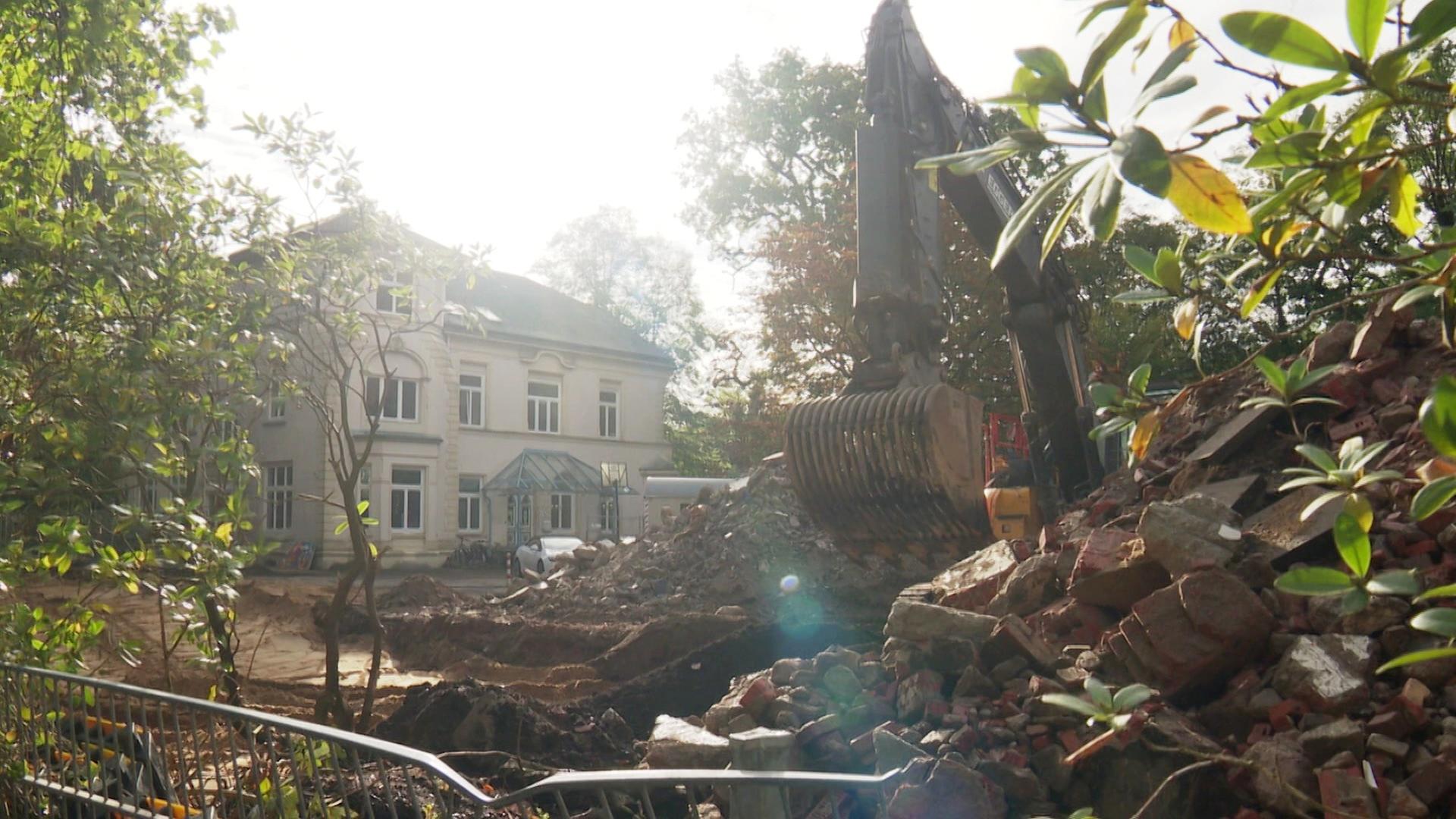 Baustelle auf einem Schulgelände in Hamburg-Niendorf. | Screenshot