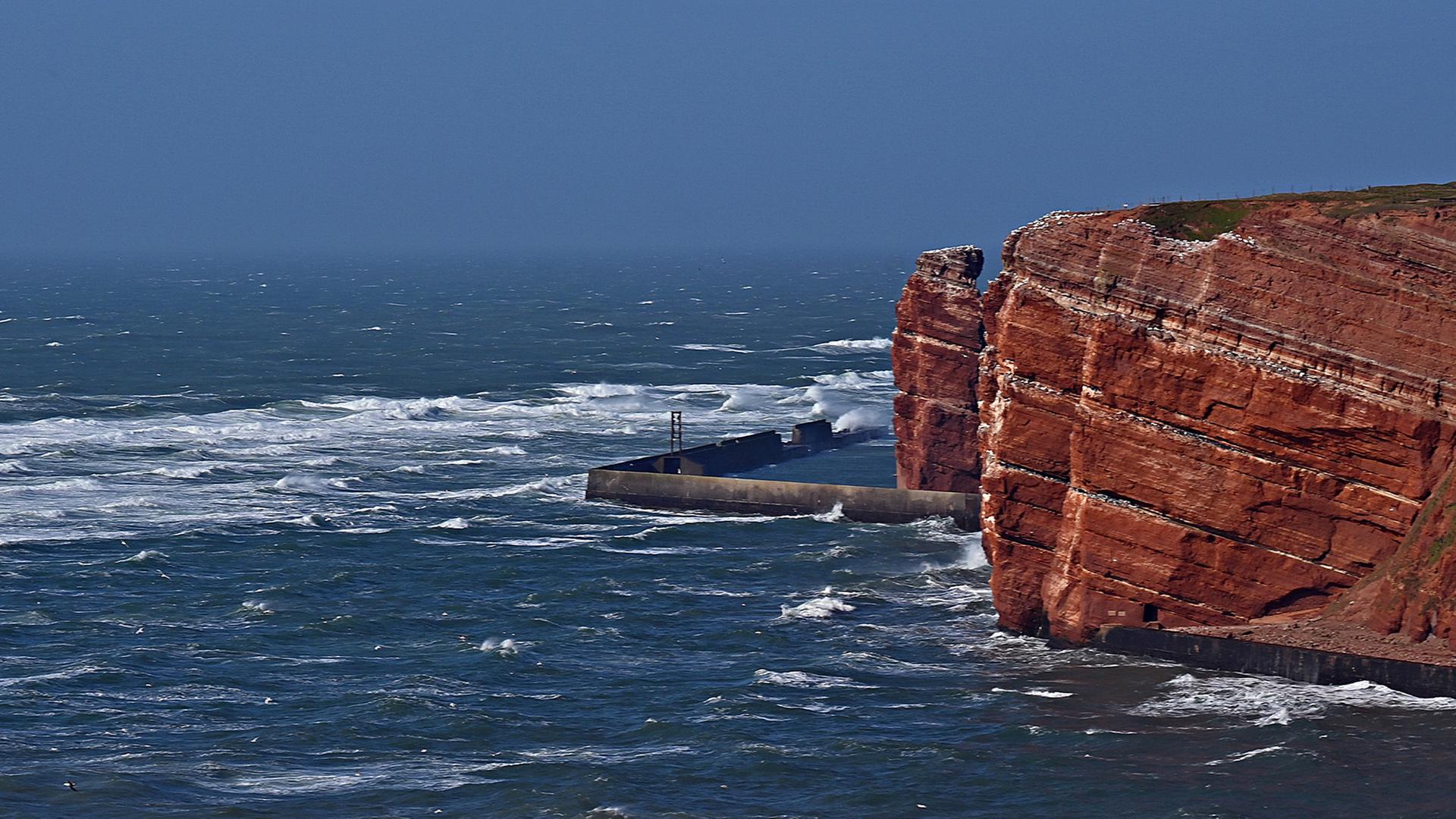 Helgoland: Hohe Wellen sorgen für Ausfälle bei Fähren