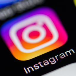 Das Logo der Social Media App Instagram auf einem iphone Display.