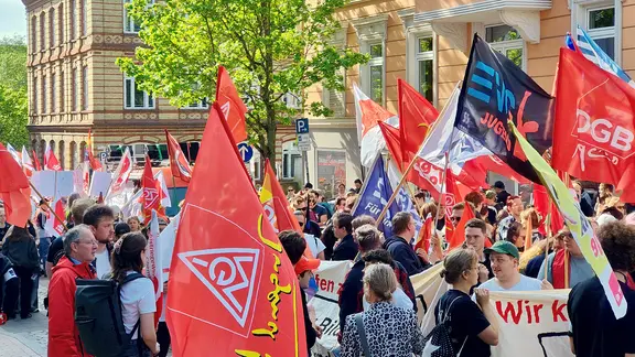 Eine Demonstration am ersten Mai in Kiel