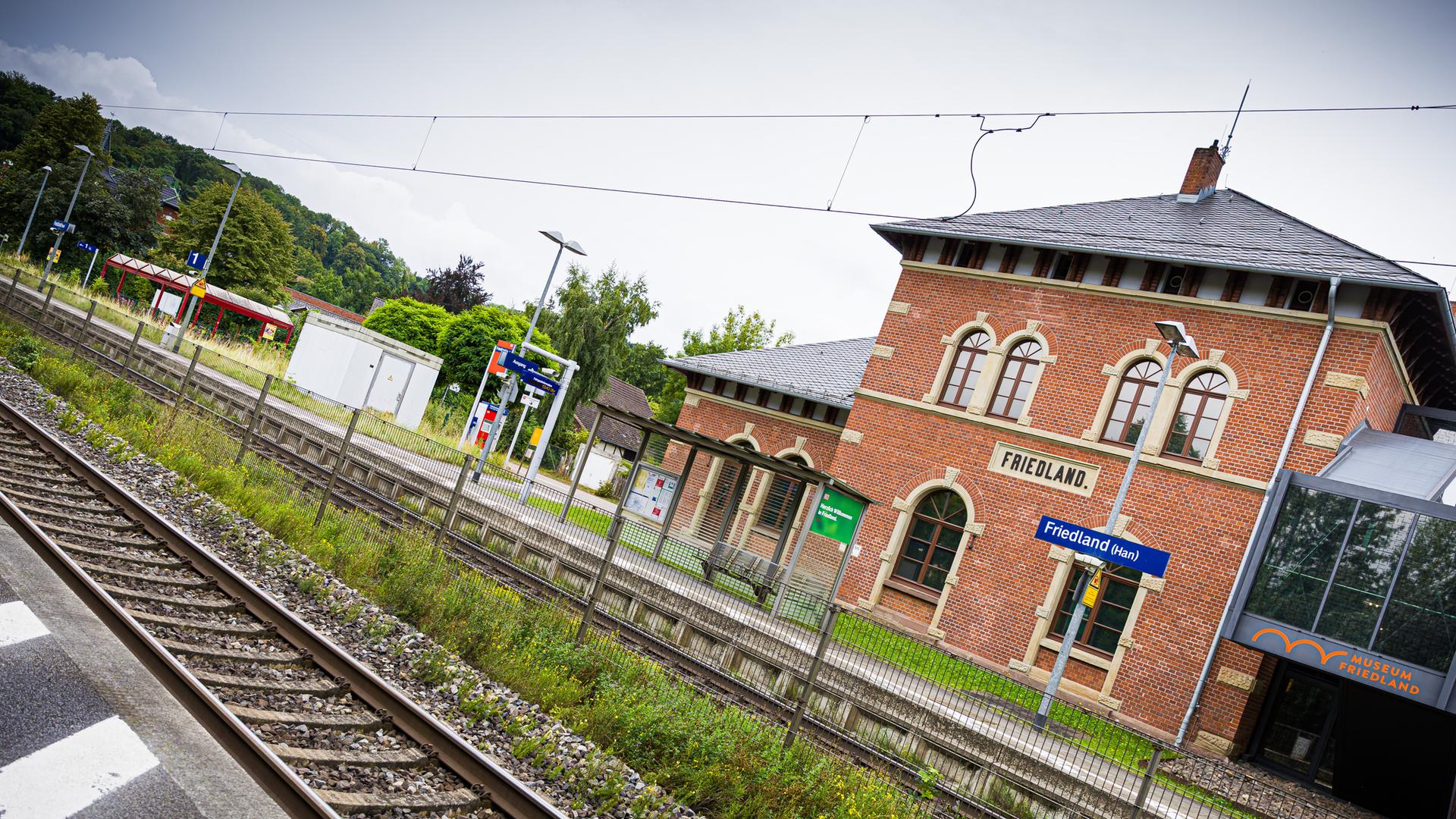 Der Bahnhof Friedland im Landkreis Göttingen. | picture alliance/dpa, Moritz Frankenberg