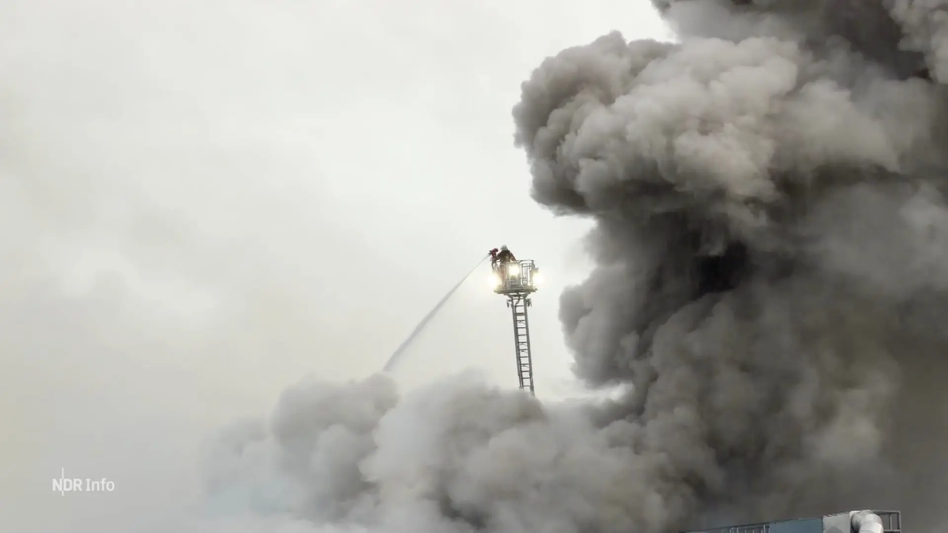 Flensburg: Lithium-Akkus sorgen erneut für Recyclinghof-Brand