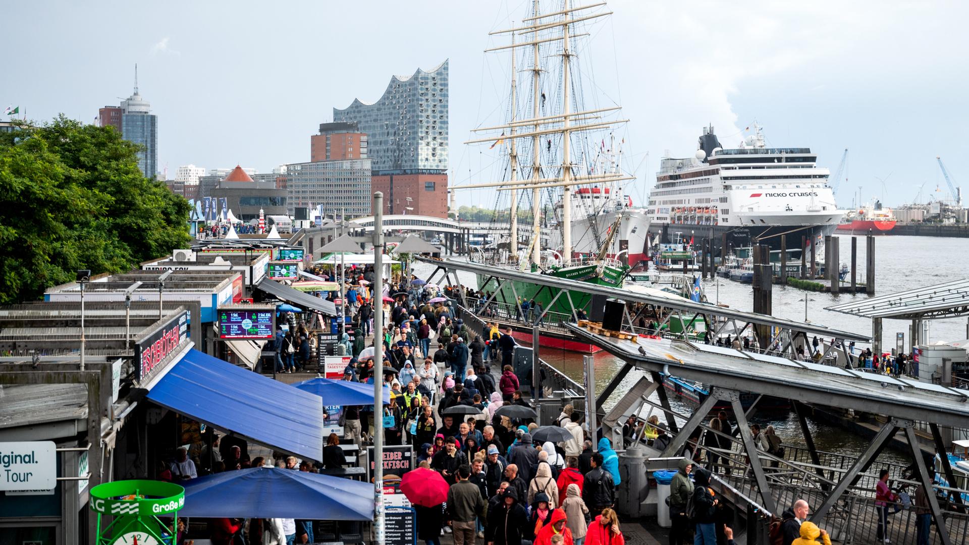Cruise Days 2025: Kreuzfahrt-Spekakel in Hamburg mit Schiffsparade