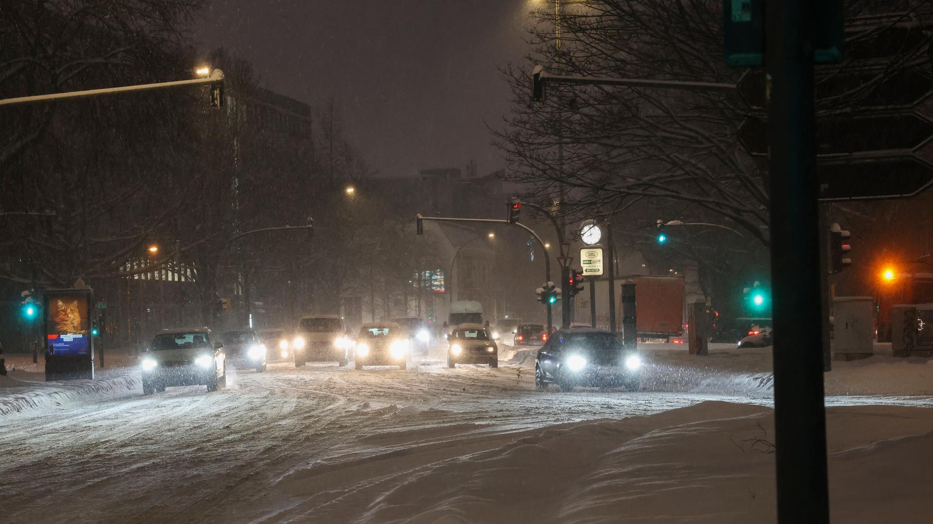 Liveticker: Schnee in Hamburg – Verwehungen sorgen für glatte Straßen