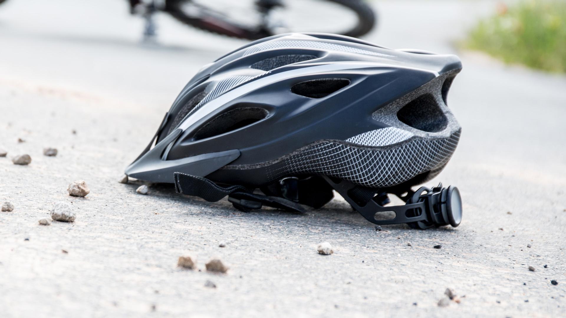 electric bike pedal Lightning 27.5 Hybrid Black | Pedal ADAC bietet auch Pannenhilfe Victoria E-Trekking 7.4 Frame Model:ShellShock Eclipse The bike speed sensor