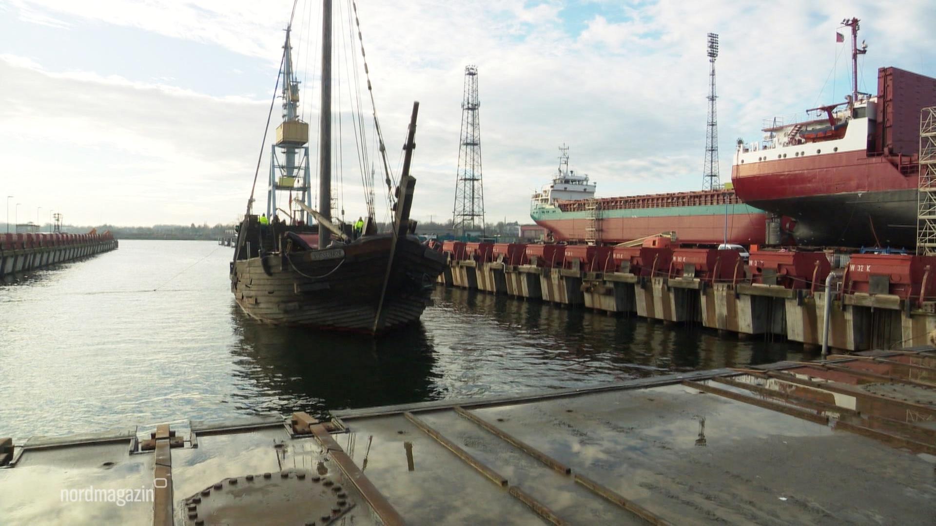 Wismar: Poeler Kogge wird in Stralsund repariert