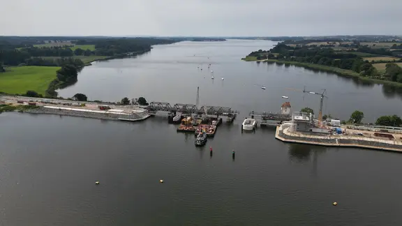 Eine Luftaufnahme der Baustelle an der Schleibrücke Lindaunis