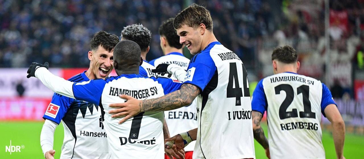 Hamburgs Spieler bejubeln einen Treffer