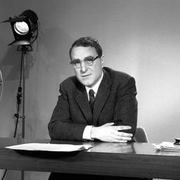 Panorama 60 Jahre: Ein Mann steht hinter einer Kamera, dazu der Schriftzug "Panorama"