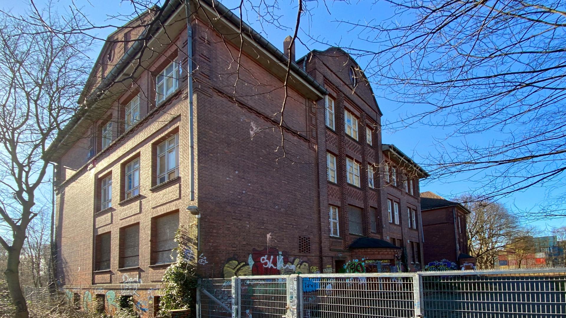 Hat die ehemalige Schule in Hamburg-Neuhof eine Zukunft?