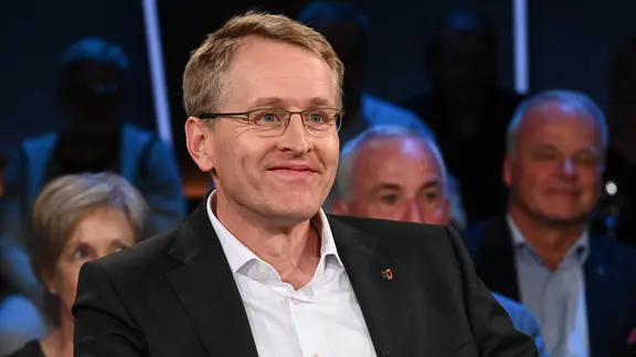 Schleswig-Holsteins Ministerpräsident Daniel Günther ist am 27. Juni 2025 zu Gast in der NDR-Talkshow.