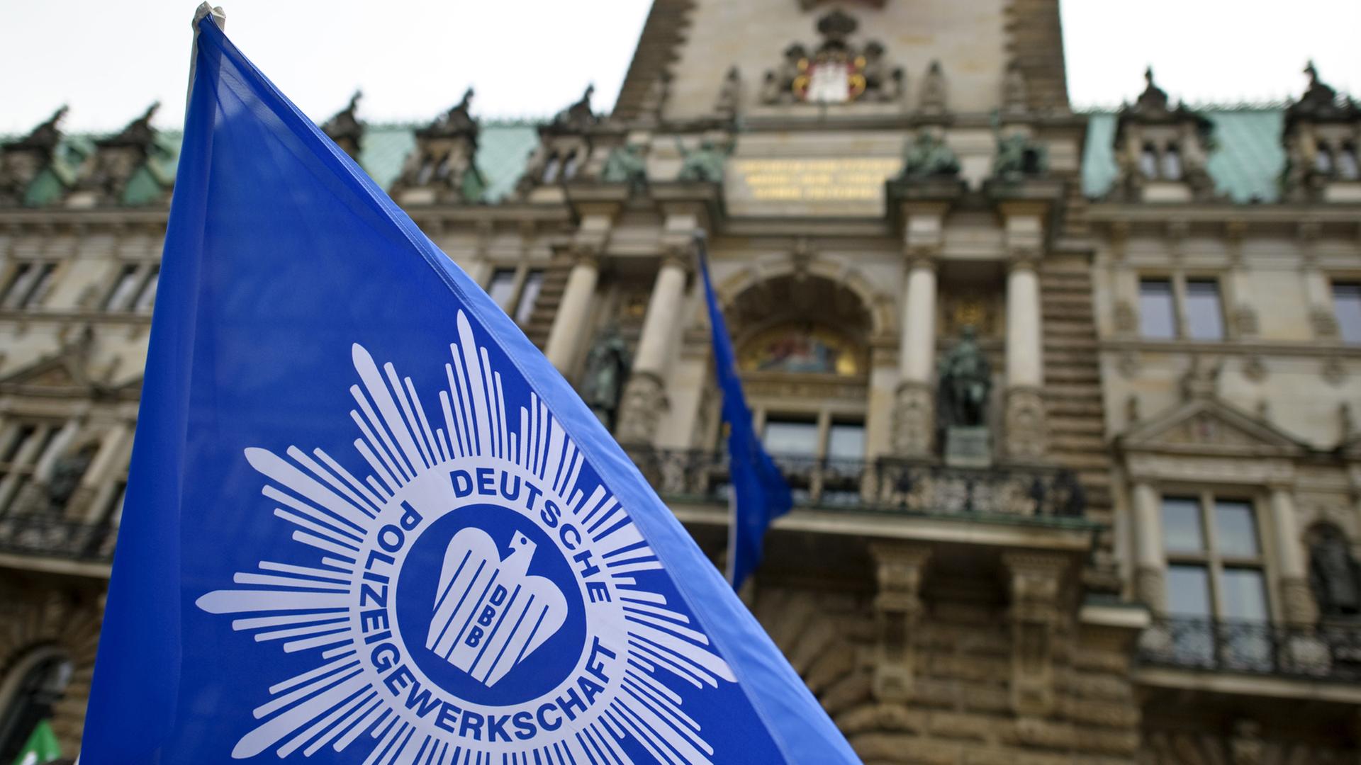 Polizeigewerkschaft kritisiert geplante Stellenstreichungen in Hamburg