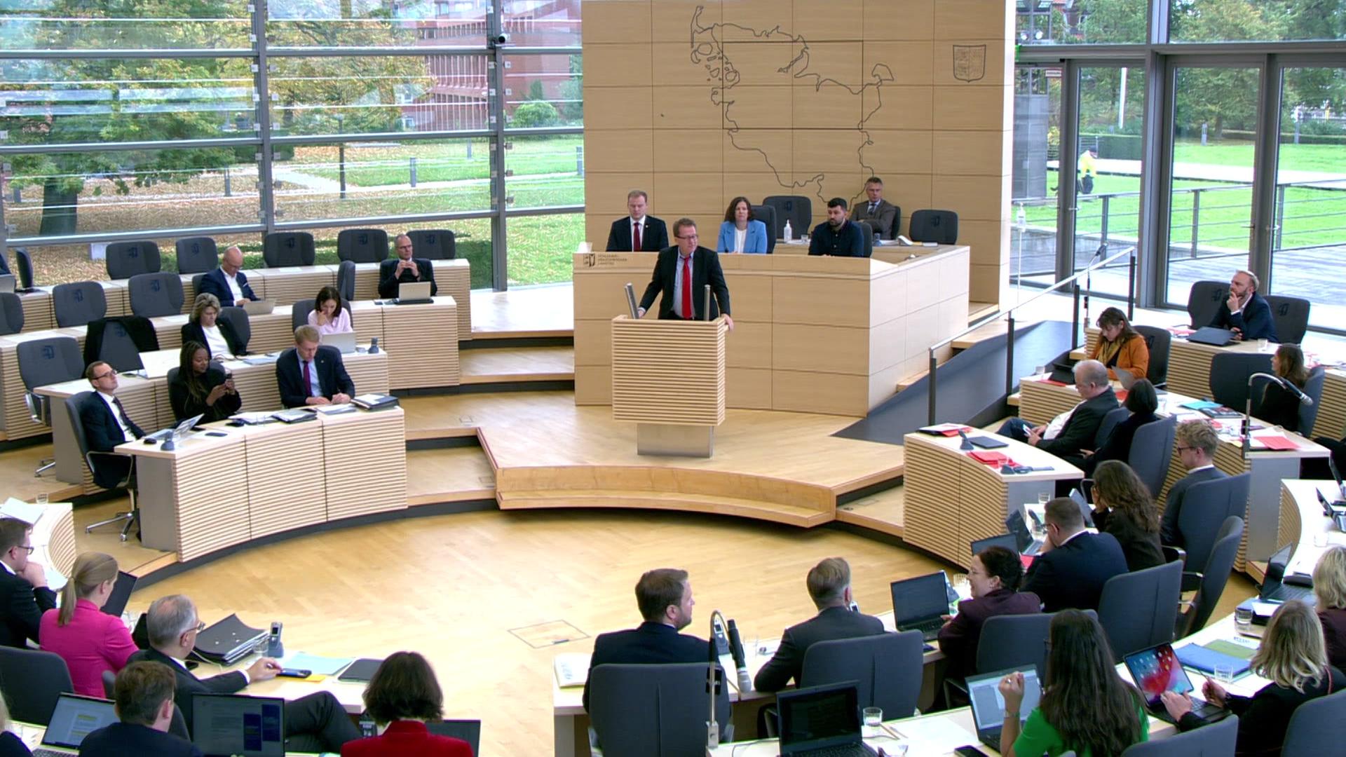 Soll Gott in die Landesverfassung? Landtag debattiert über Vorstoß