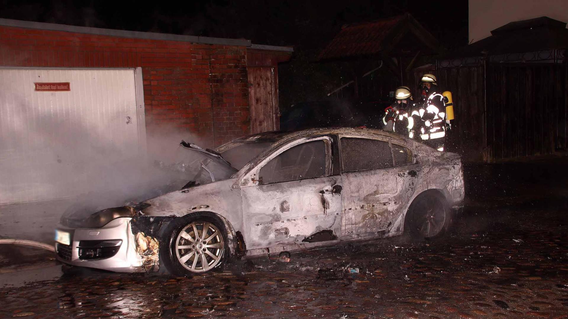 Mutmaßliche Brandstiftung: Auto in Ludwigslust vollständig ausgebrannt