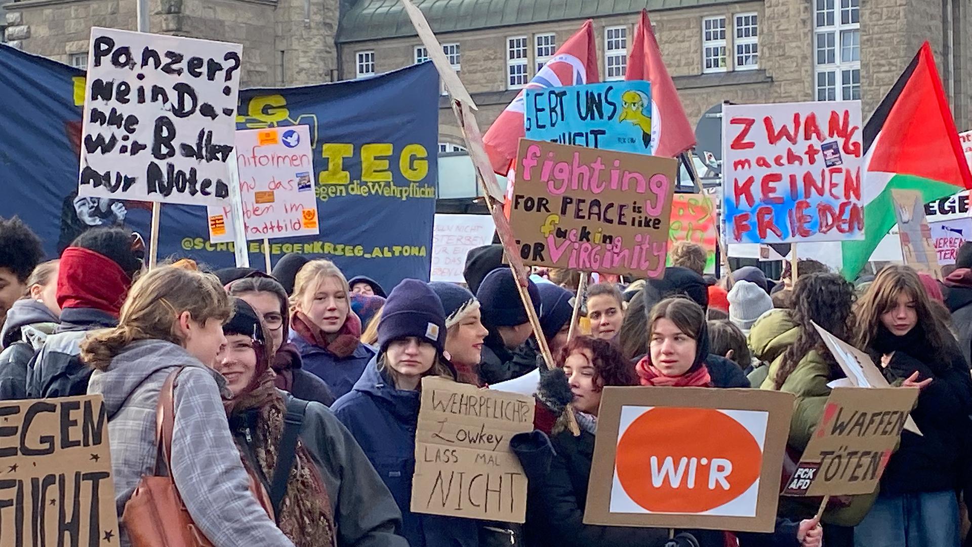 Hunderte Schüler bei „Schulstreik gegen Wehrpflicht“